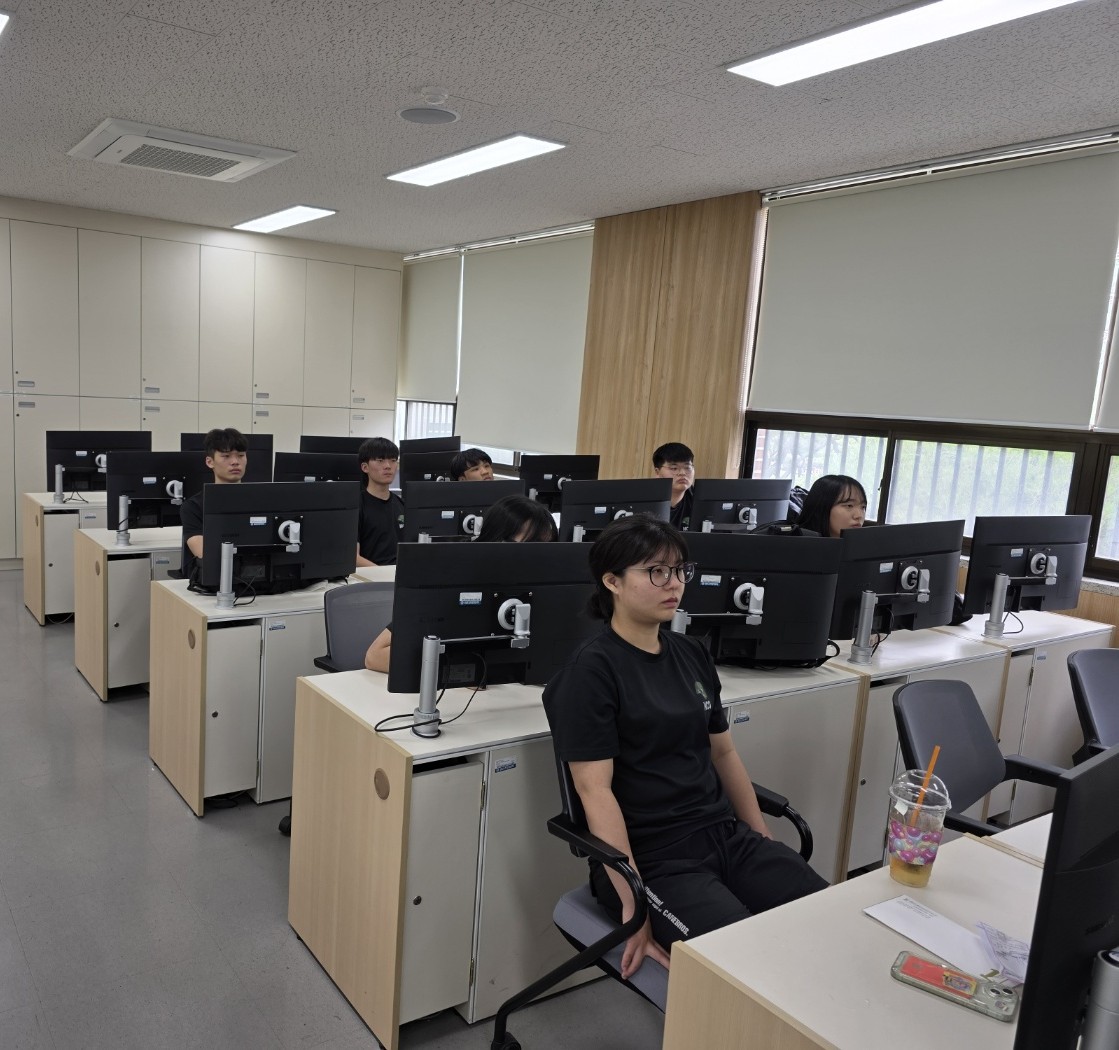 6월 18일 직업과 진로 프레젠테이션 발표대회 3.jpg